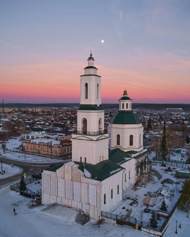 В Сысерти, Свердловской области, открыли самый большой каток на Урале.